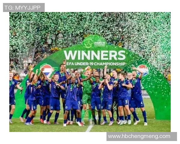 荷兰足球名将小猪的成长历程与球场传奇故事